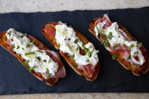 Burrata & Prosciutto Crostini - the sam livecast